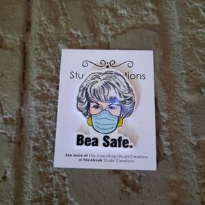 Studlycreations Bea safe pin